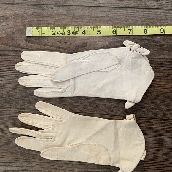 Glows - Picture 3 of 6